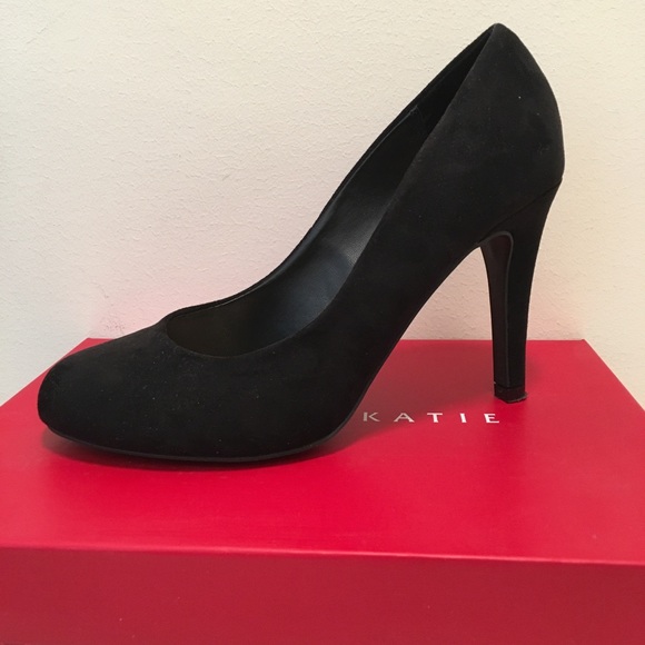 kelly and katie black heels